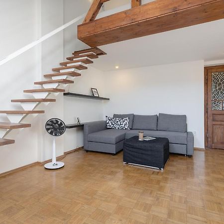 Bright And Spacious Attic Apartment Prague Luaran gambar
